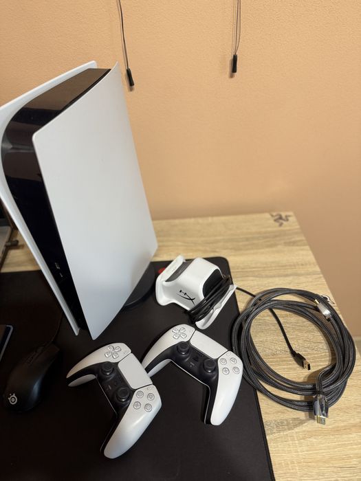 Vând PlayStation 5