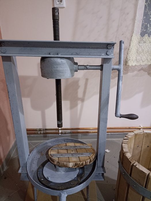 Presa teasc pentru struguri