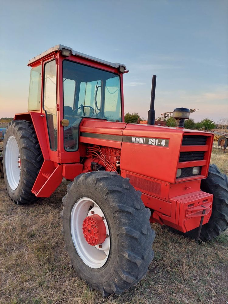 Tractor Renault 891-4