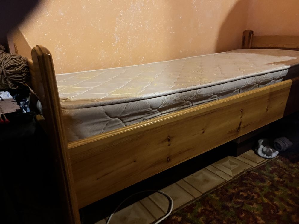 Кровать деревянную
