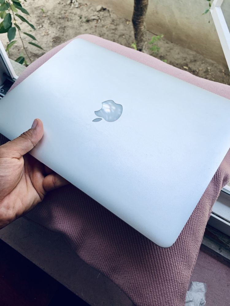 MacBook Air 13-inch, 2017 i5 256gb/8gb