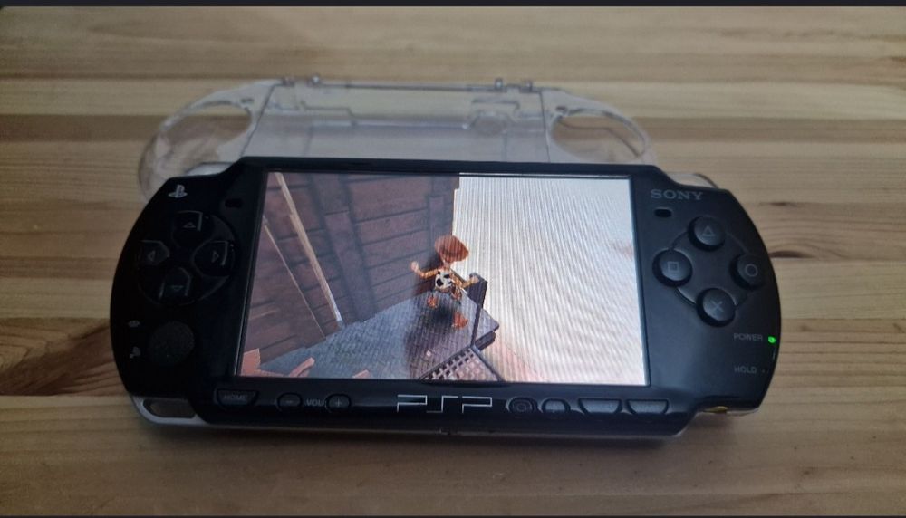 PSP 2004 Modat  card 64 GB si baterie dubla!