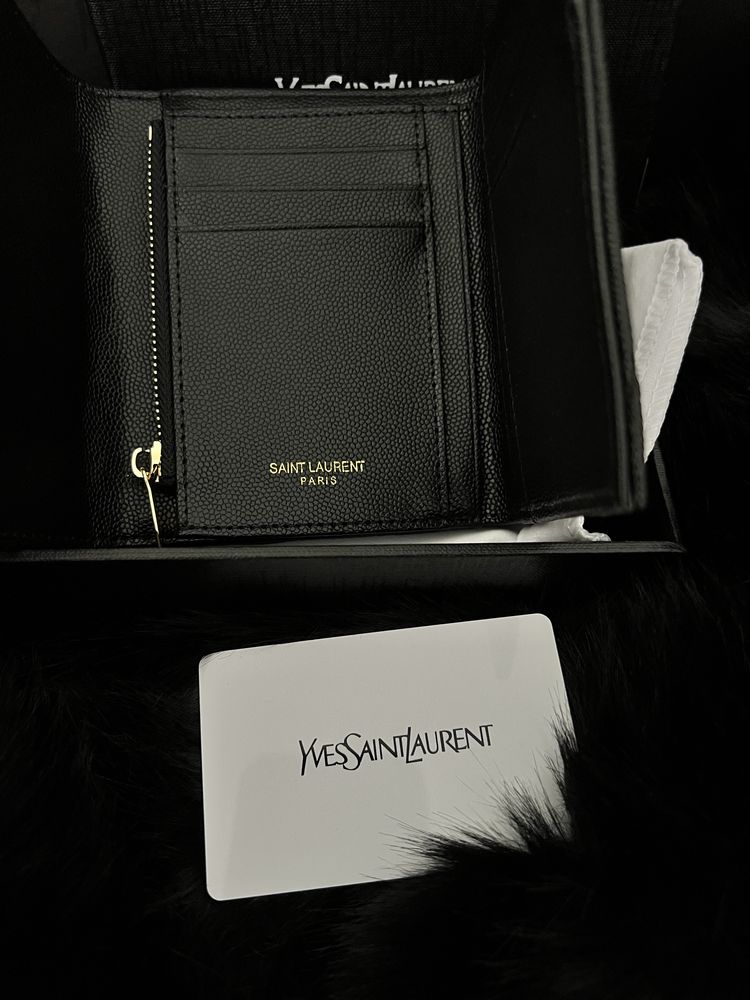 Чанти и портмоне на марката ysl