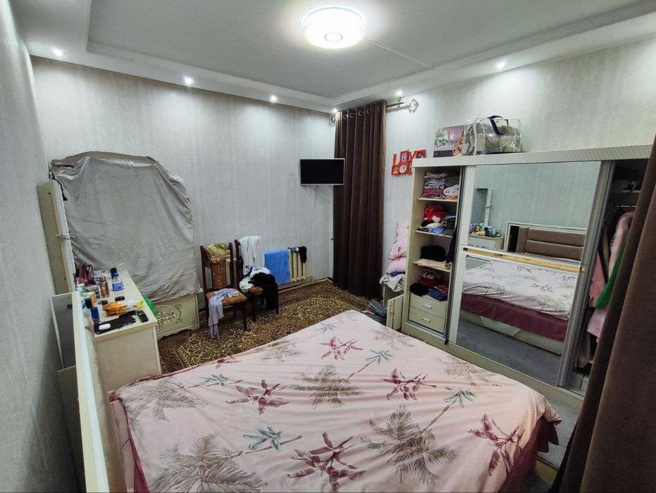 СРОЧНО !! Продаётся участок в Яшнабаде 3 соток 6 комнат