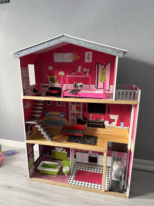 Продам кукольный домик