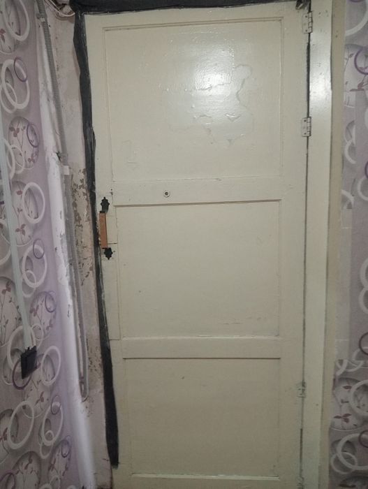 Продам входную металлическую дверь и деревянную