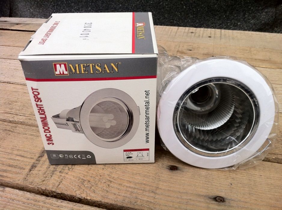 Vând 2 spoturi încastrate dulie normală