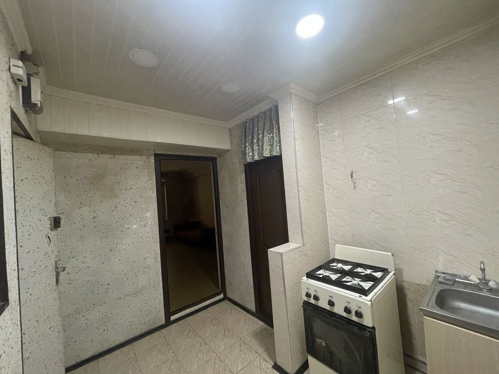 продается своя квартира на Ю.абаде 2 кв. 1/1/4 тип дома галерейный.