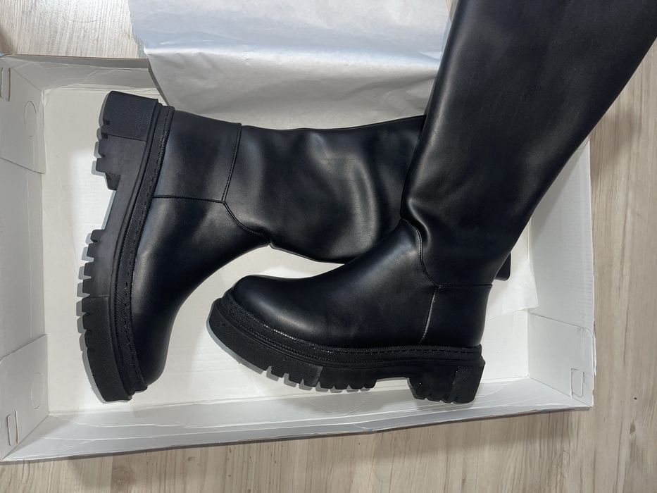 Чисто нови дамски ботуши– масивна подметка, стил и качество!