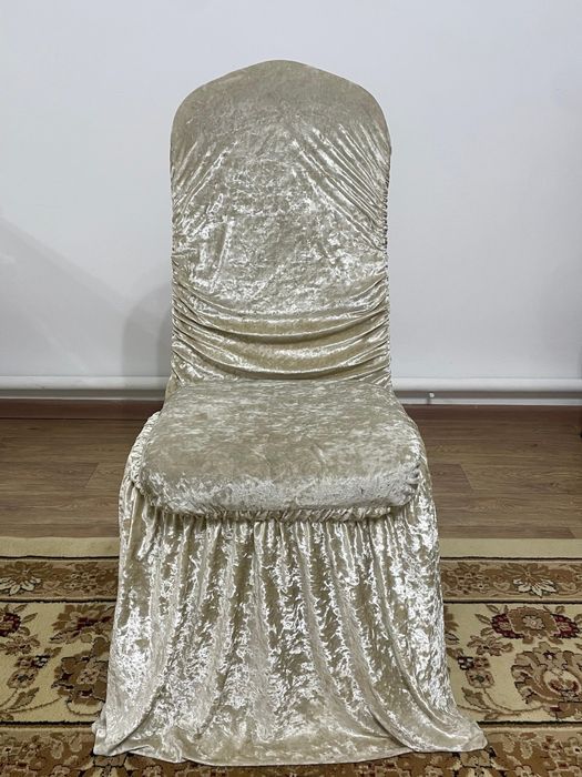 Продается стулья с чехлами