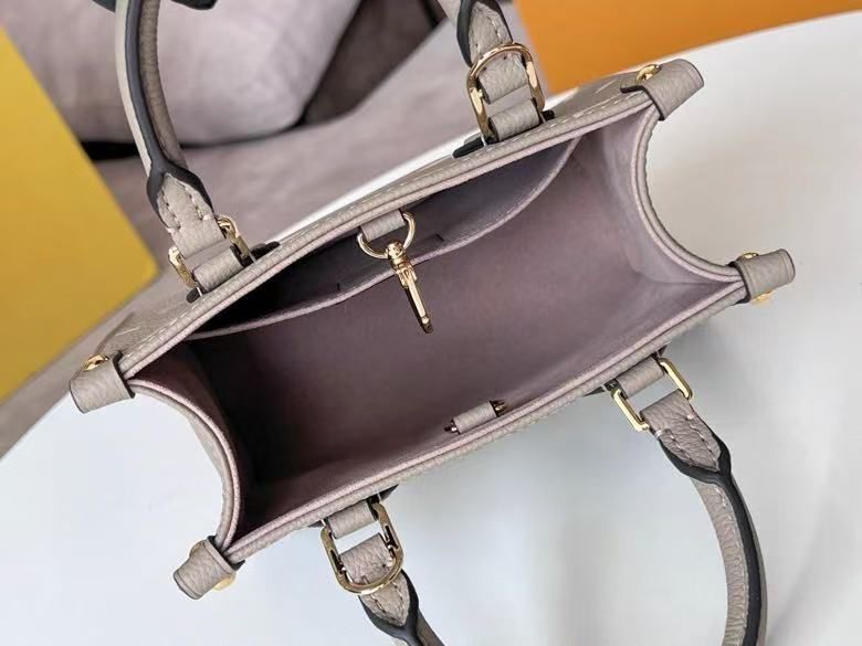 Gentuța Louis Vuitton model deosebit