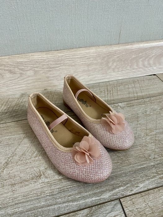 Детская обувь и одежда