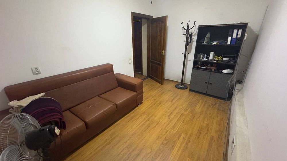 Шота Руставели. Бртаская могила.1 линия сдаётся офис 2х комнатный 60м2