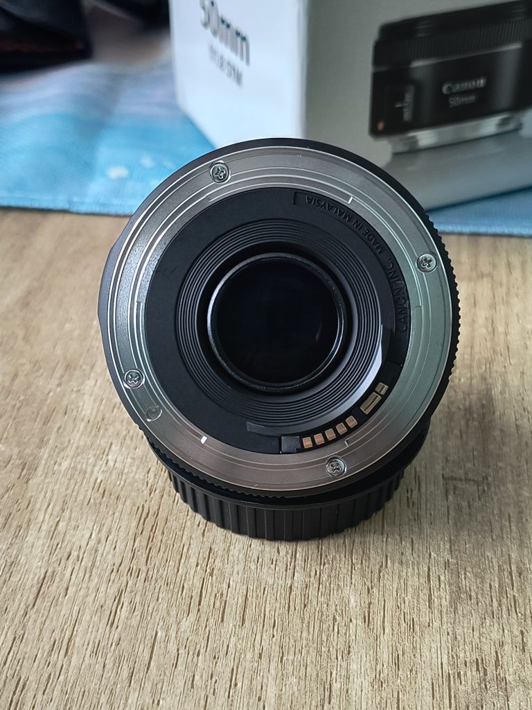 Обектив Canon EF 50mm f1.8 STM
