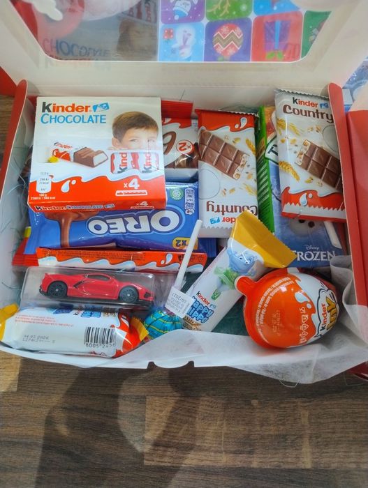 Vând cutii cu dulciuri pentru Moș Nicolae