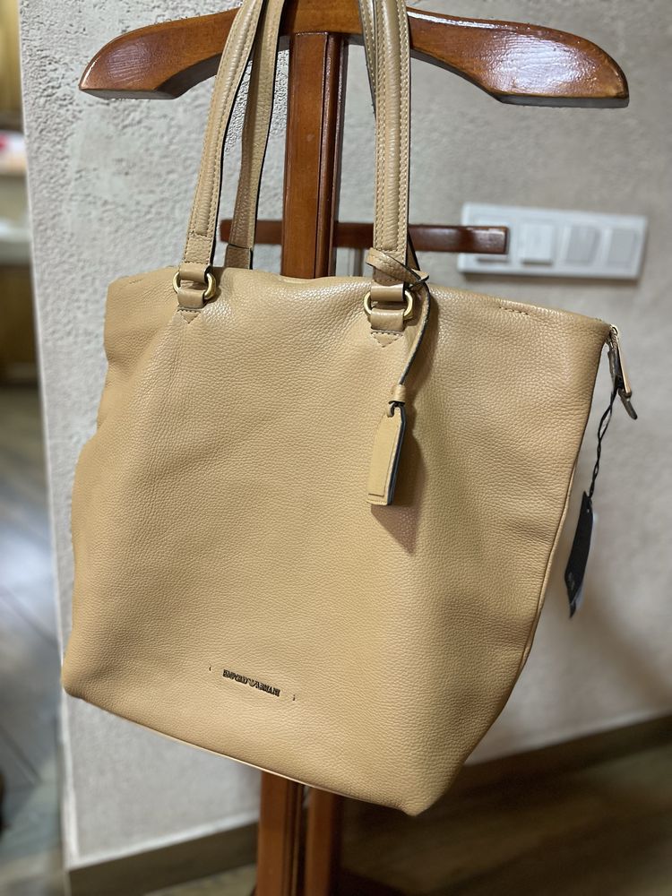 Сумка в идеальном состоянии . Emporio Armani .