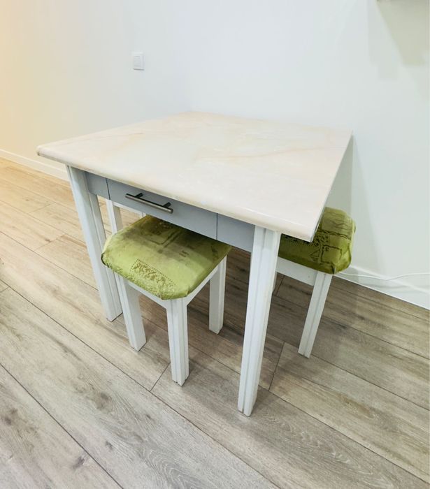 Кухонный стол