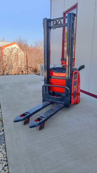 Стакер/и Linde L14 AP, Jungheinrich и палетни колички