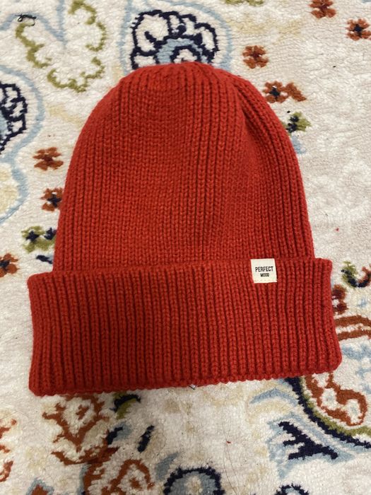 Шапка женская по 5000 тг