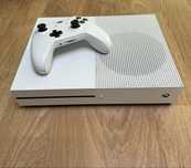 Xbox One S 1TB + controller