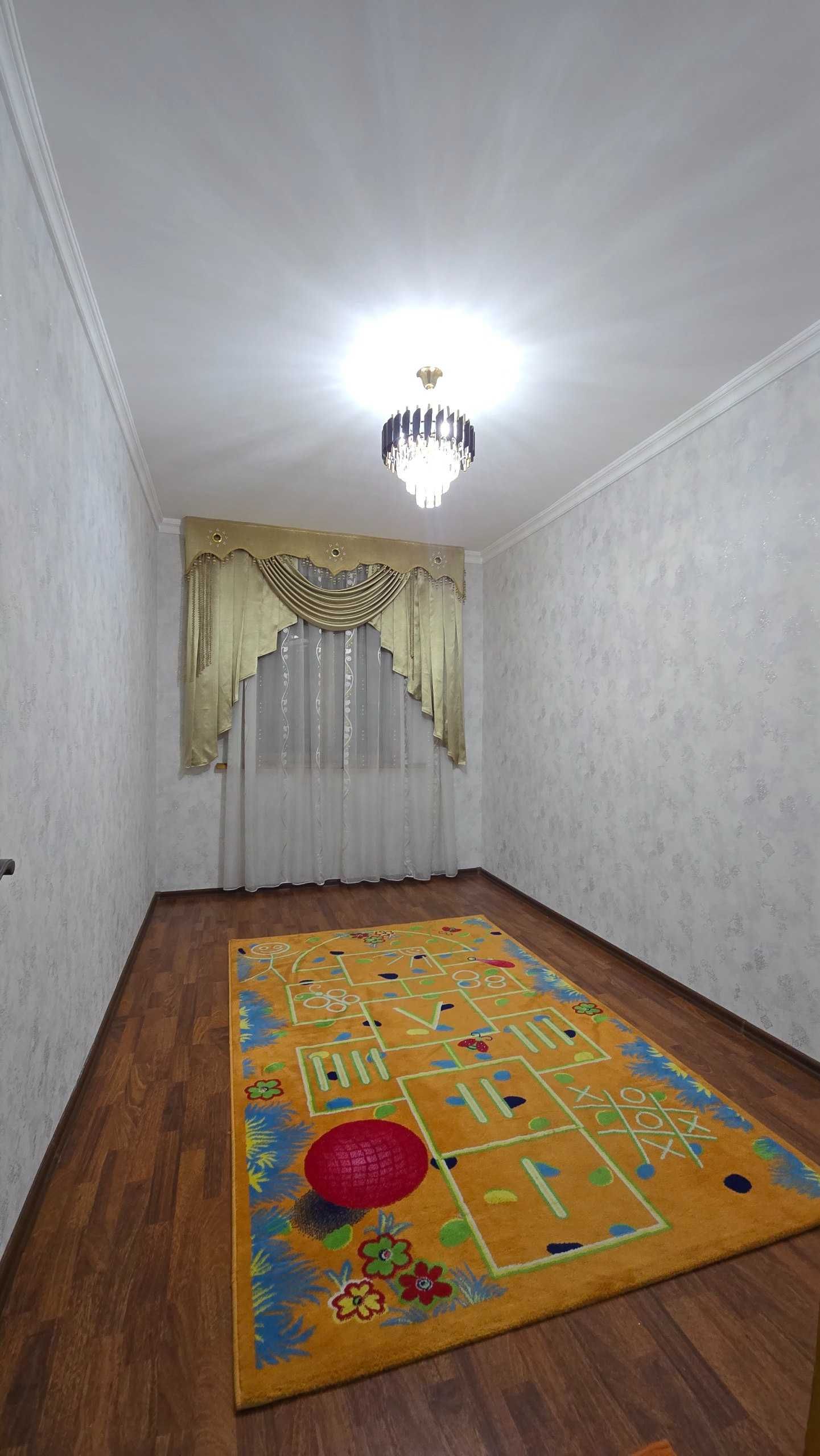Продаётся 3х комнатная квартира в центре города в кирпичном доме