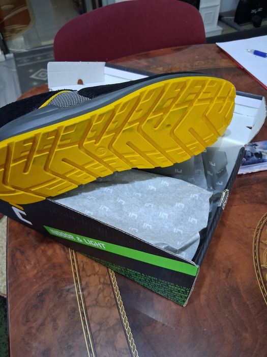 Papuci cu bot metalic