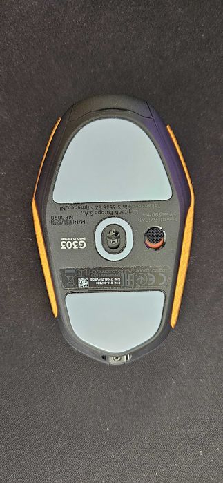 Logitech G303 Shroud Edition cu grip tape