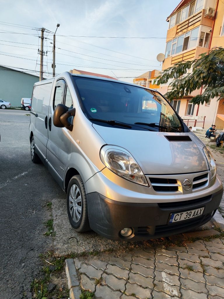 Nissan Primastar , identic Vivaro , Renault trafic