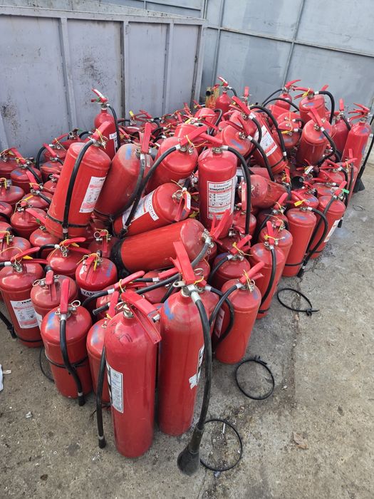 Stingător cu pulbere tip P6