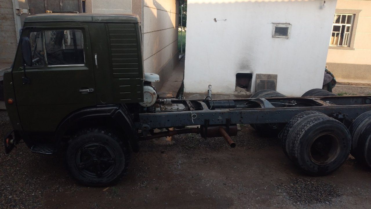 Kamaz 53212 sotiladi terip chiqilgan mator gaz qilingan  qogani telda.