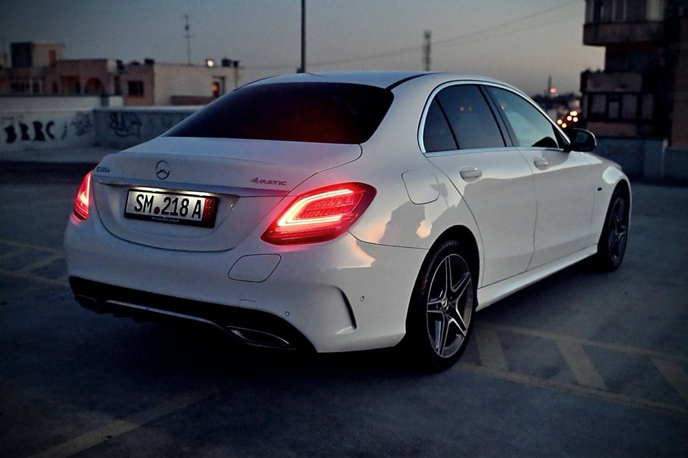 Mercedes-Benz C300e 4MATIC Plug-in Hybrid AMG Line 0 Daune 320cp 2021