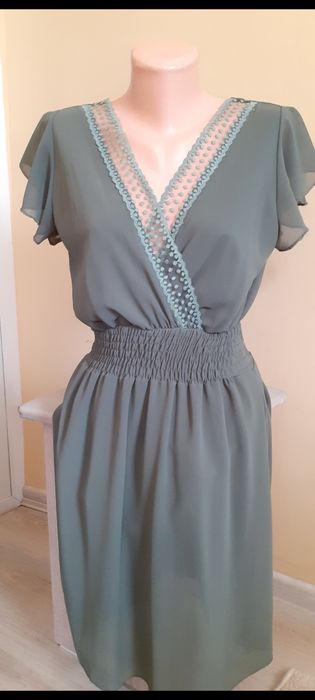 Vând rochiță dama