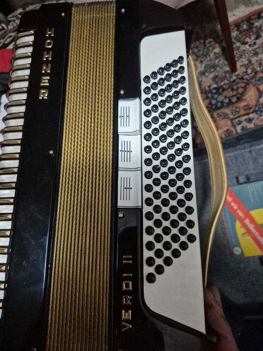 Vând acordeon în stare f.bună