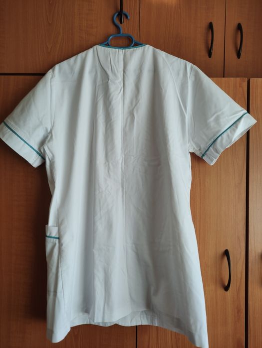 Vând halate medicale damă