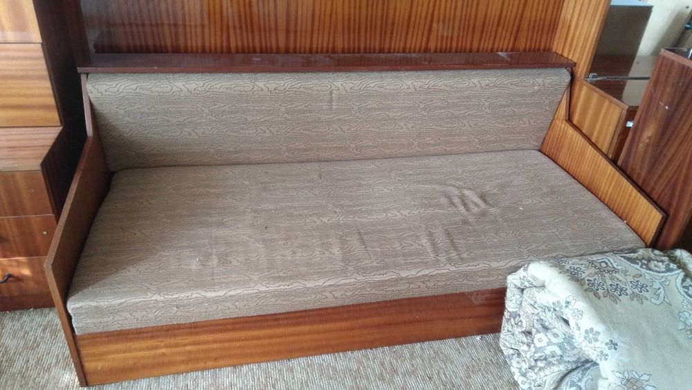 Продавам секция  и други мебели