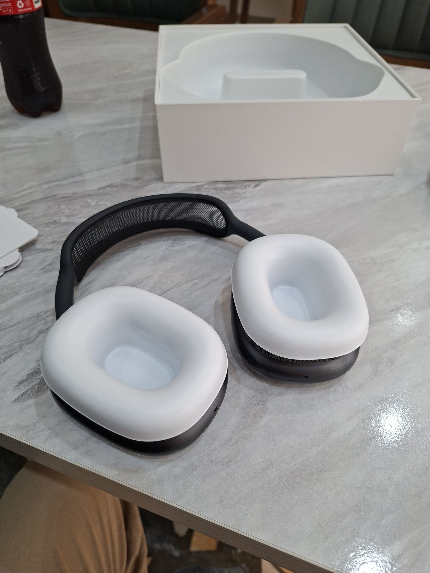 Airpods Max Lux.