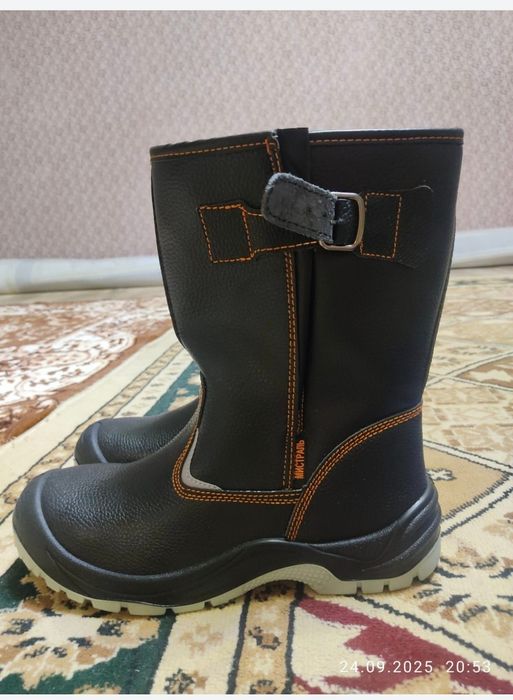 Продам спец обувь