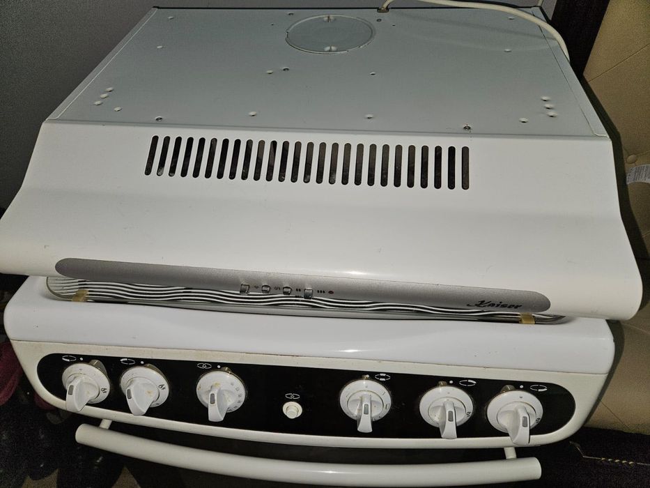 Газплита с вытяжкой