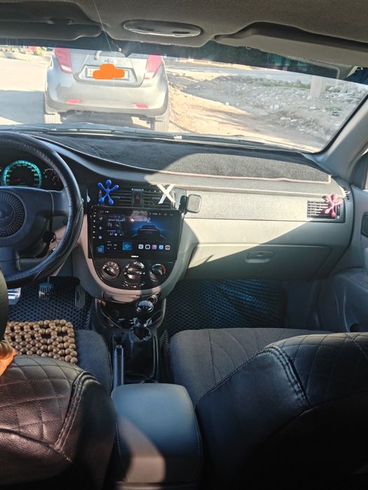 Ласетти 1/8 сотилади.