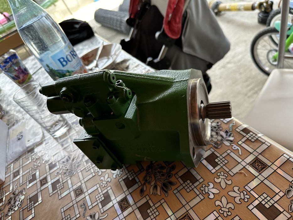 Pompa hidraulica john deer noua