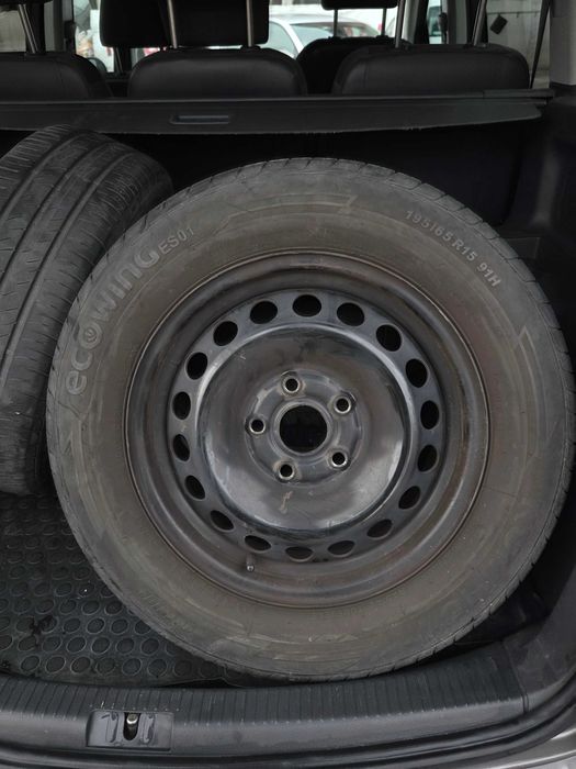 VW Touran | 1.9 TDI | Навигация | Задна камера |+4 летни гуми с джанти