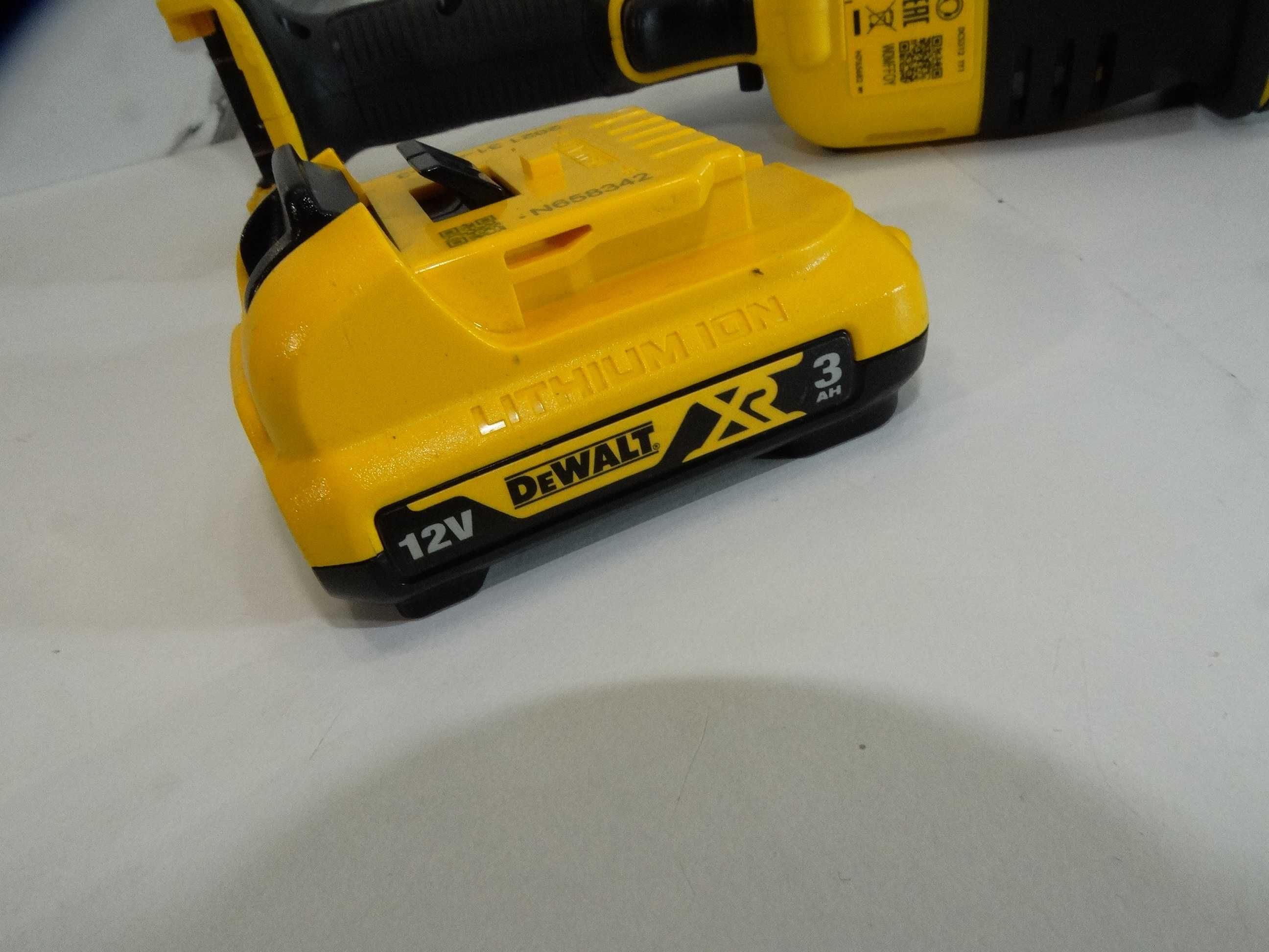 Dewalt DCS 312 + 3.0 Ah - Компактен саблен трион 12 V