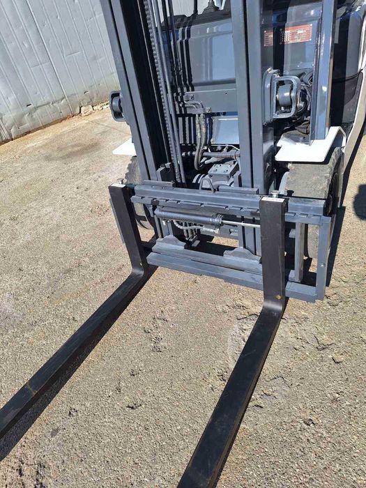 motostivuitor 2 tone stivuitor 2000 kg benzina Nissan an 2019