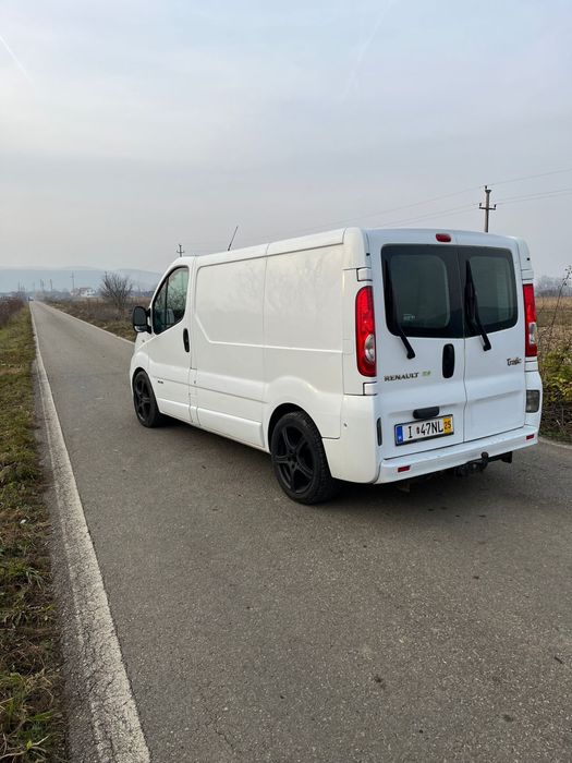 Vând Renault Trafic