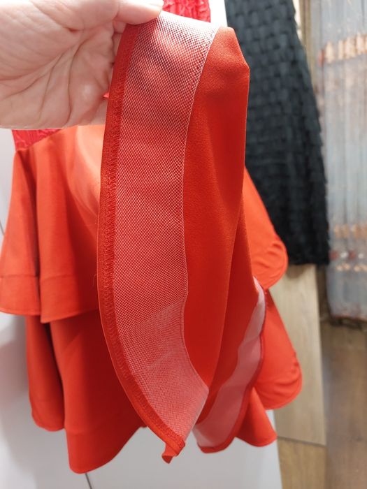 Червена официална рокля,М