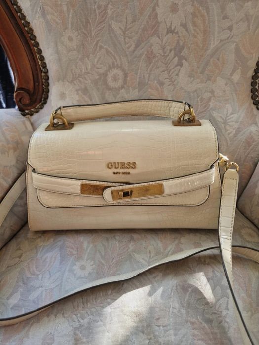 Geantă originala guess in stare perfecta