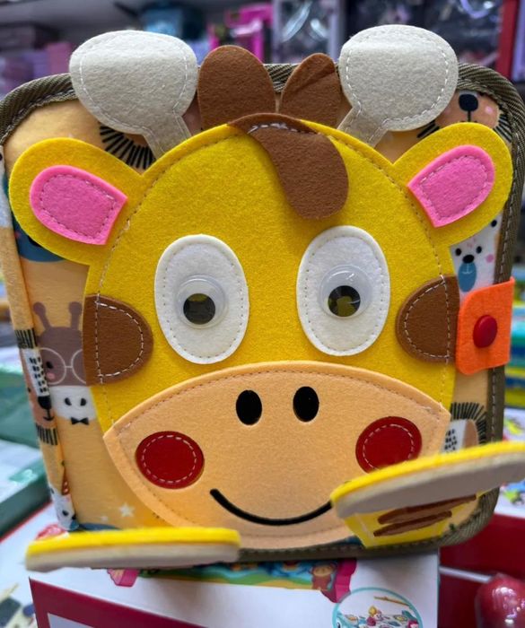 Развивающая книжка бизиборд