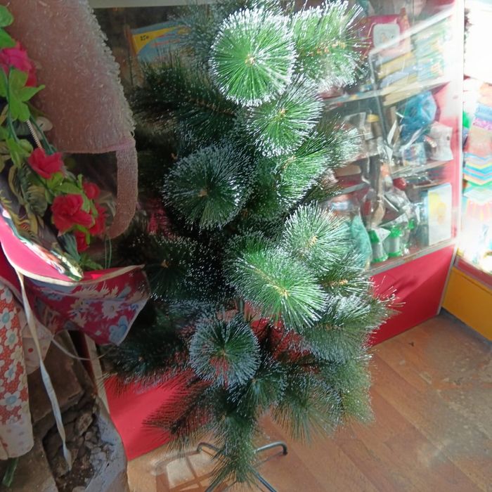Ёлка новая 2штуки, по 4тыс каждая