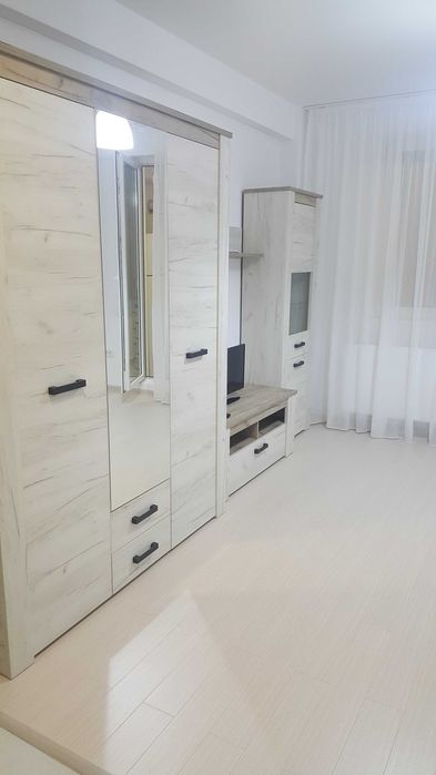 Proprietar Inchiriez Garsoniera Militari Residence