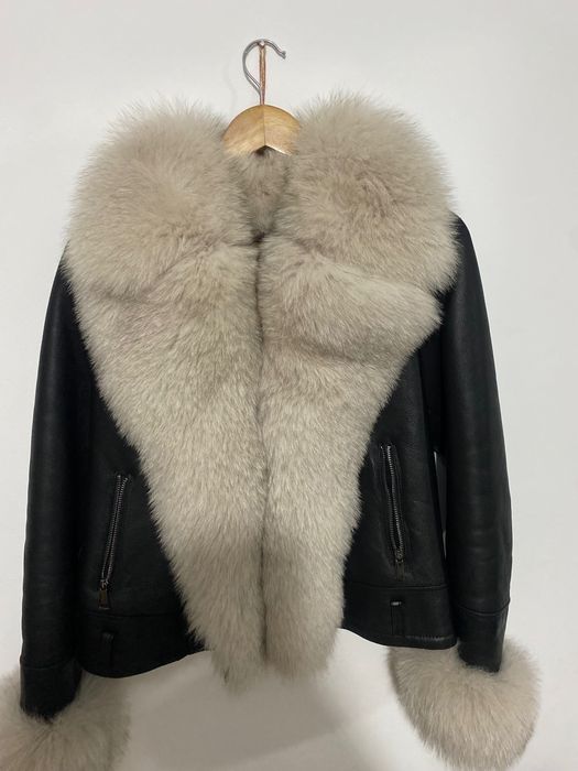 Vând haina de piele și blană Naturală